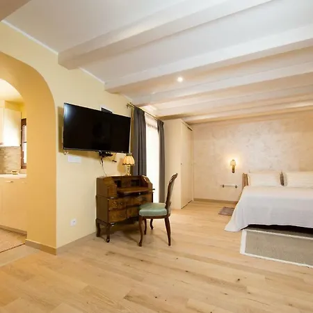Apartment C&s *