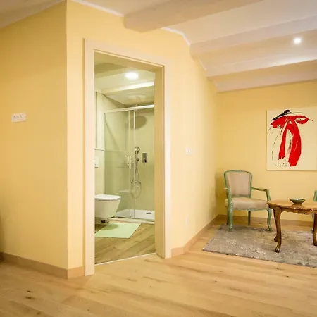 Apartment C&s