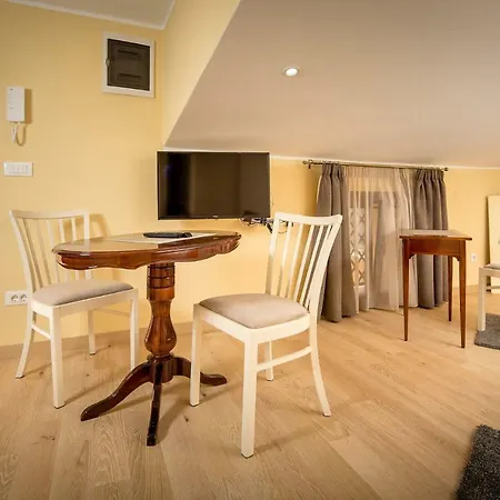 Apartment C&s