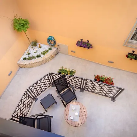 C&s Apartman *